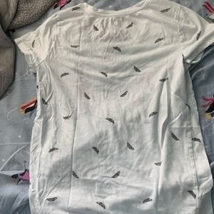 GAP feather print t-shirt